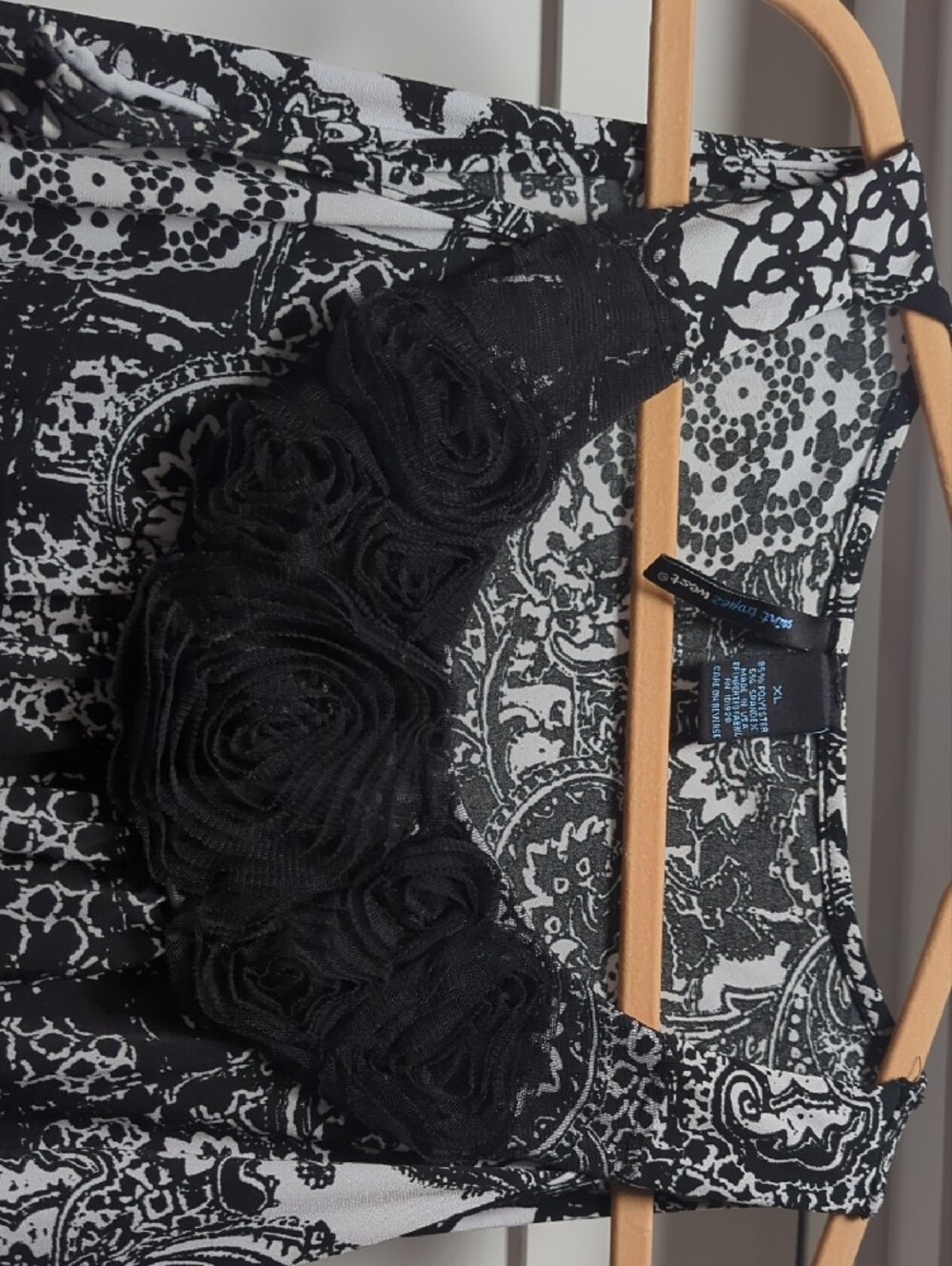 Saint Tropez West Black and White Paisley Sleeveless Top with Rosette Trim - Picture 3 of 6